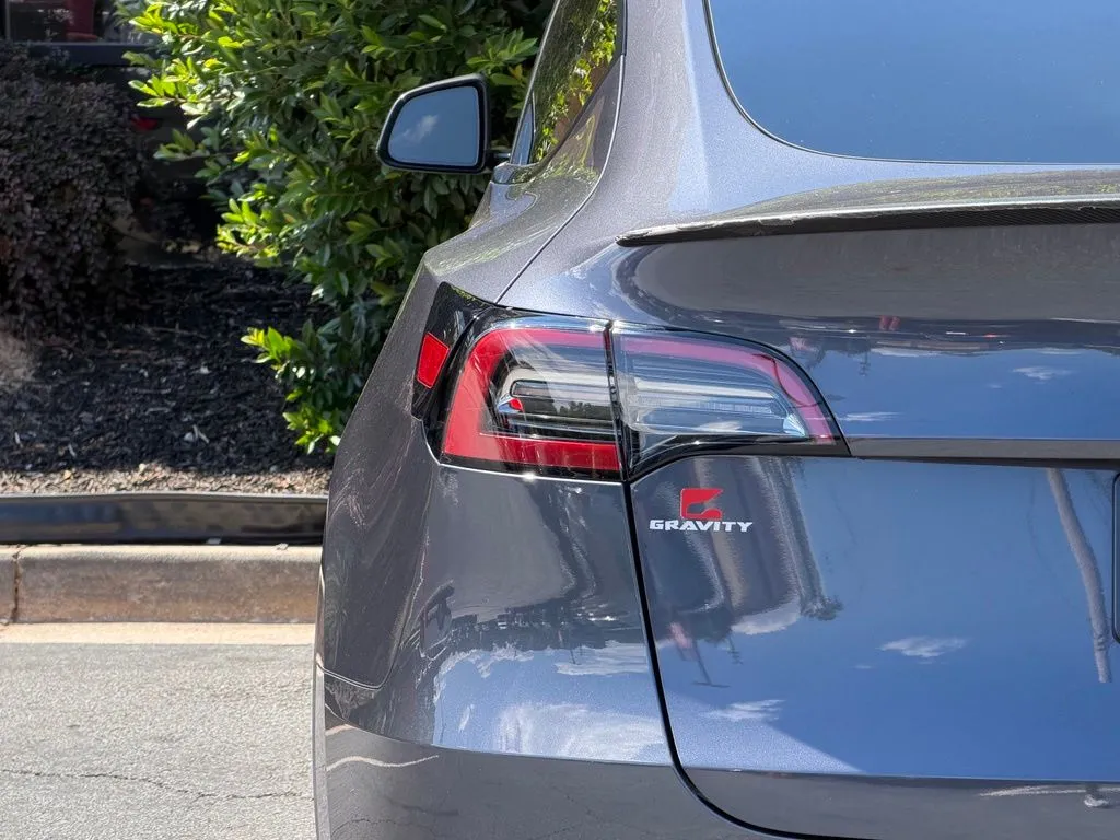 Tesla Model Y photo 15