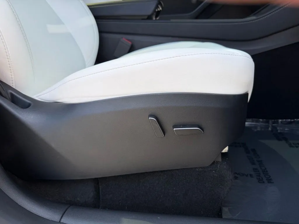 Tesla Model Y photo 35