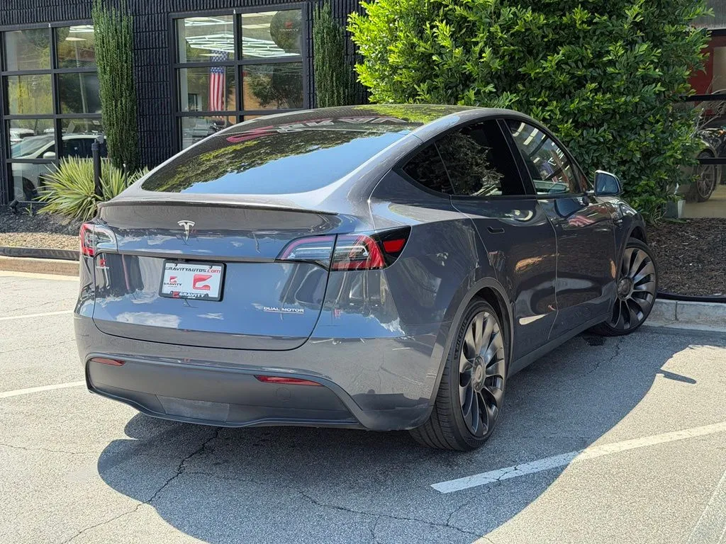 Tesla Model Y photo 12