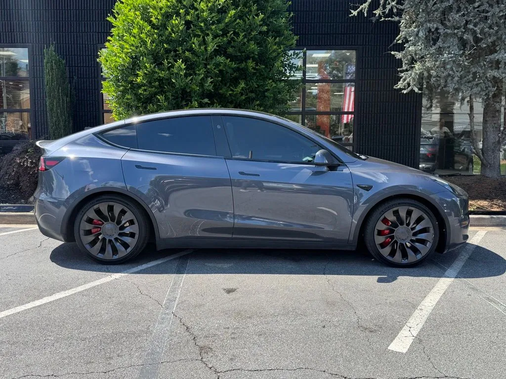 Tesla Model Y photo 21