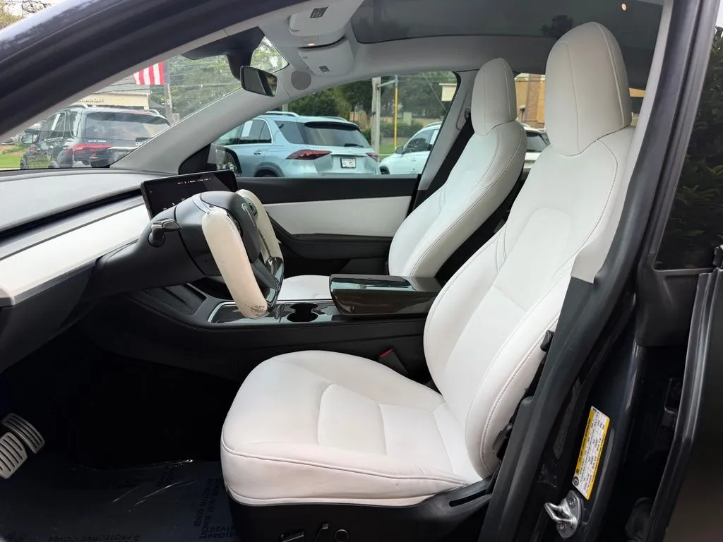 Tesla Model Y photo 26