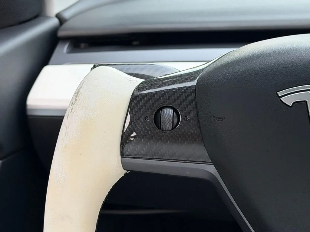 Tesla Model Y photo 44
