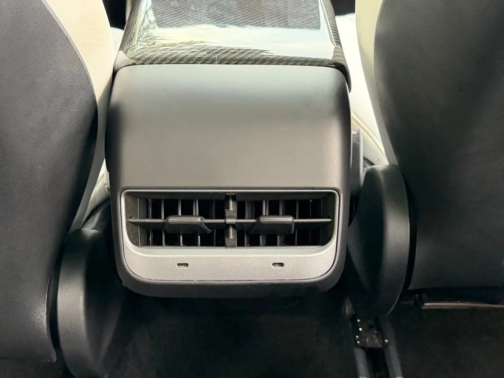 Tesla Model Y photo 49