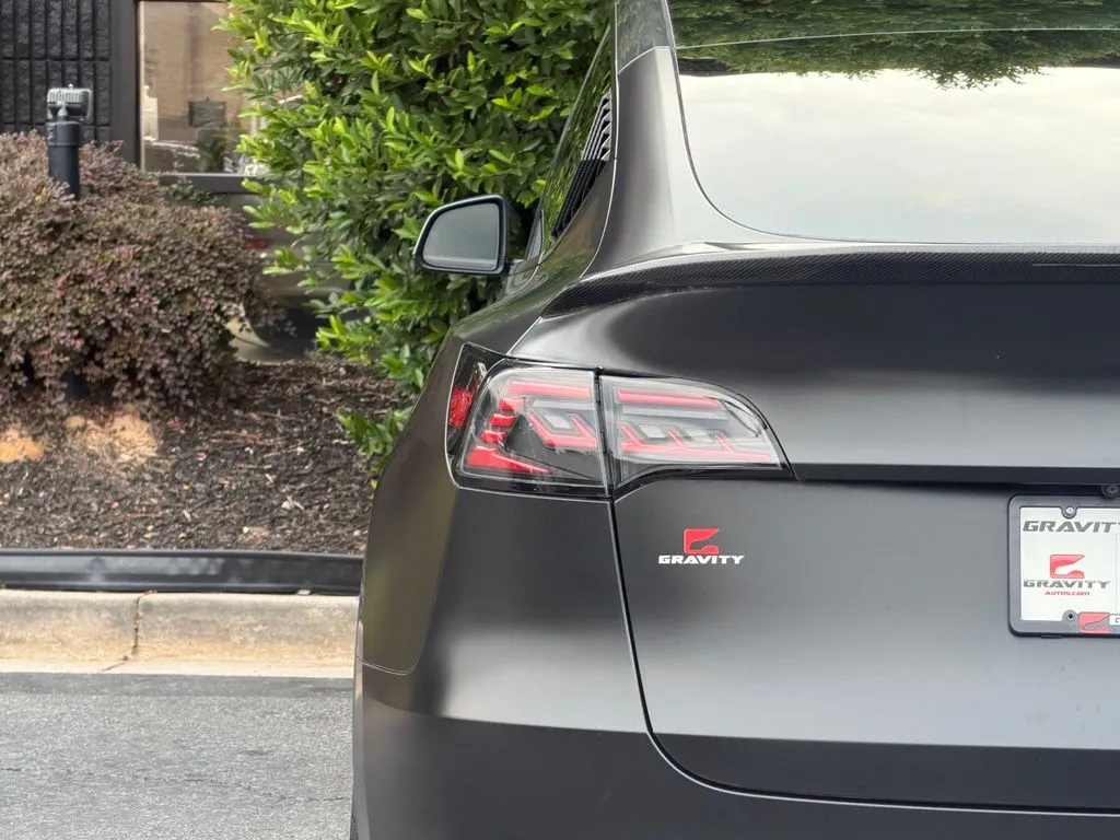 Tesla Model Y photo 15