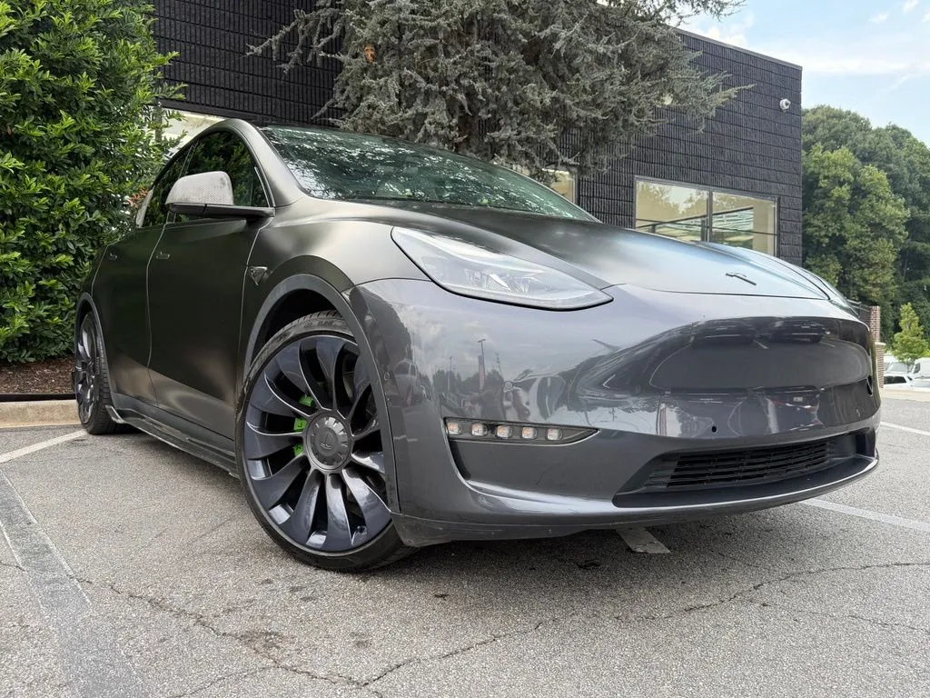 Tesla Model Y photo 8
