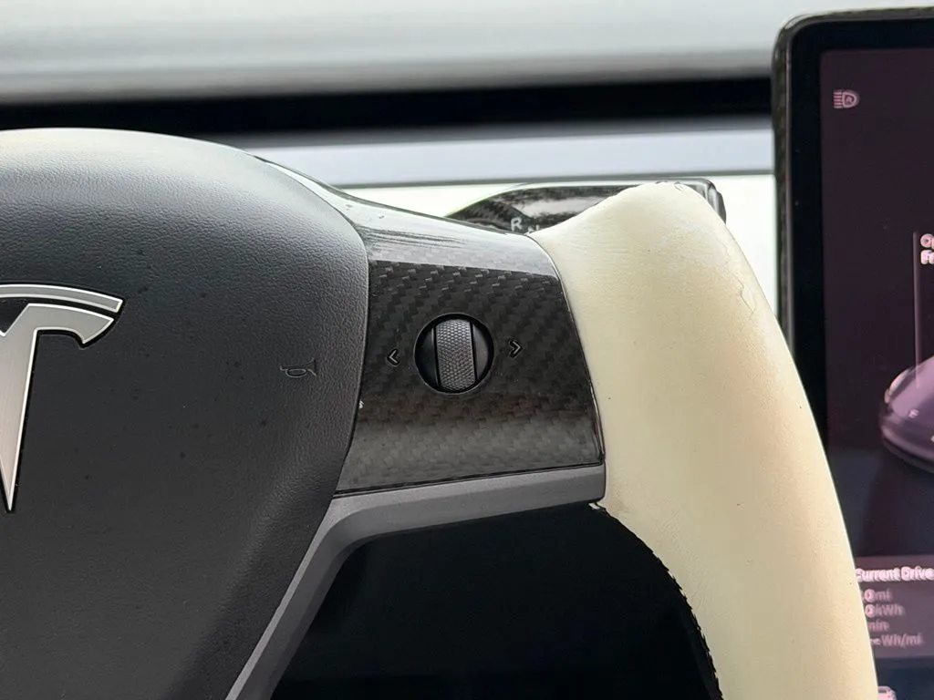 Tesla Model Y photo 45