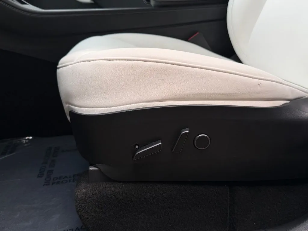 Tesla Model Y photo 27