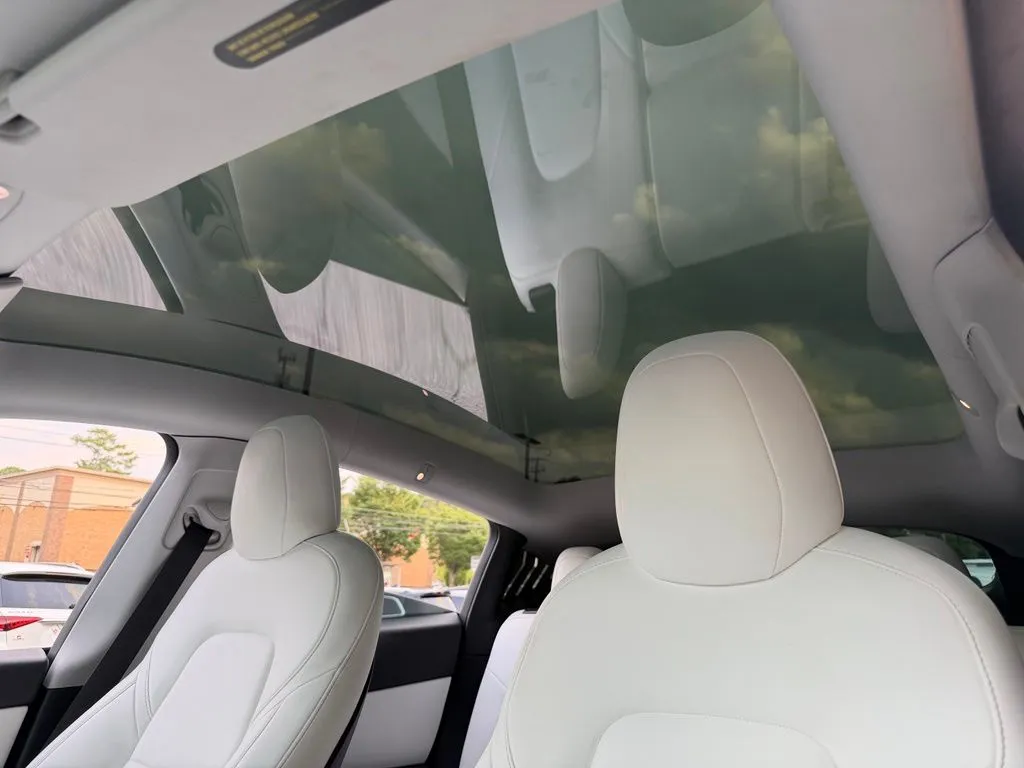 Tesla Model Y photo 50