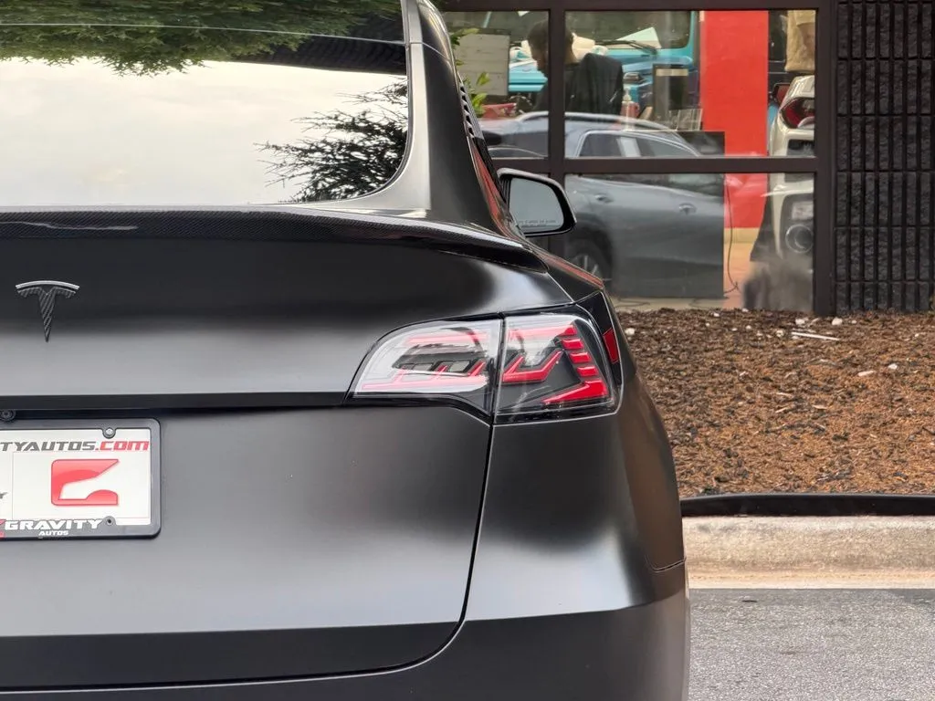 Tesla Model Y photo 16