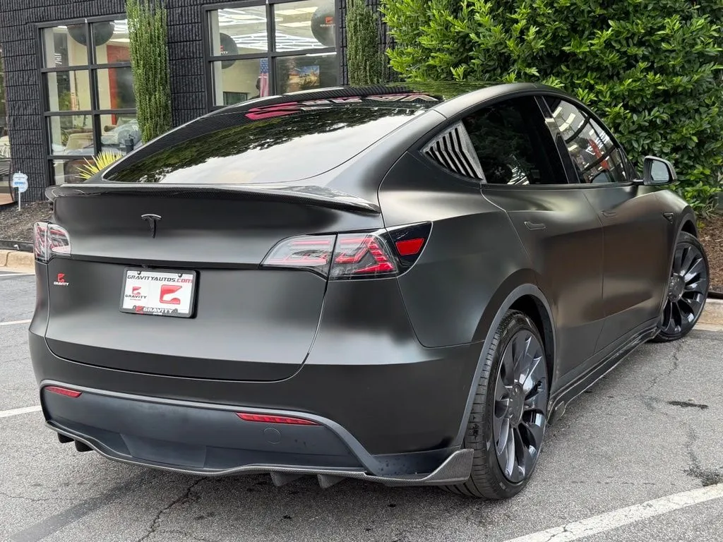 Tesla Model Y photo 12