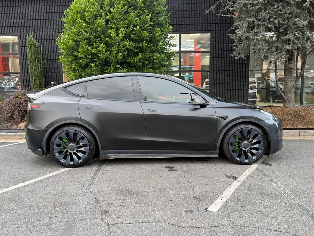 Tesla Model Y photo 21