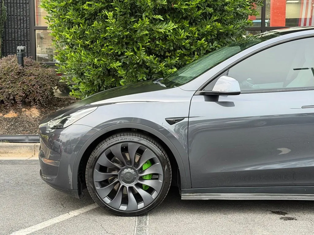 Tesla Model Y photo 10