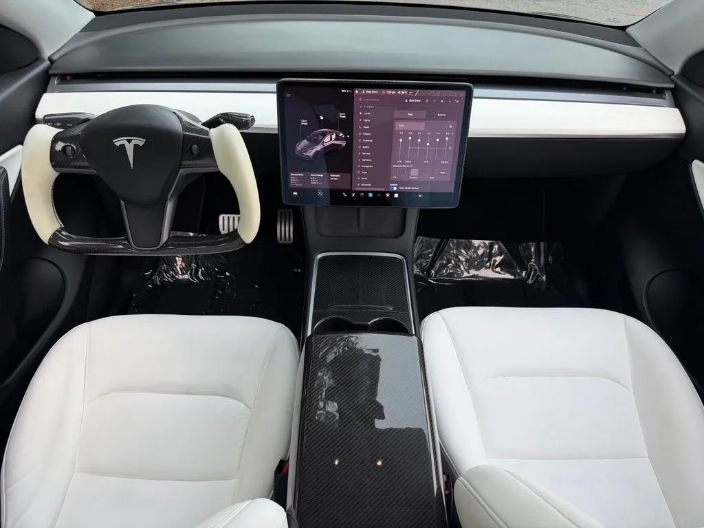 Tesla Model Y photo 40