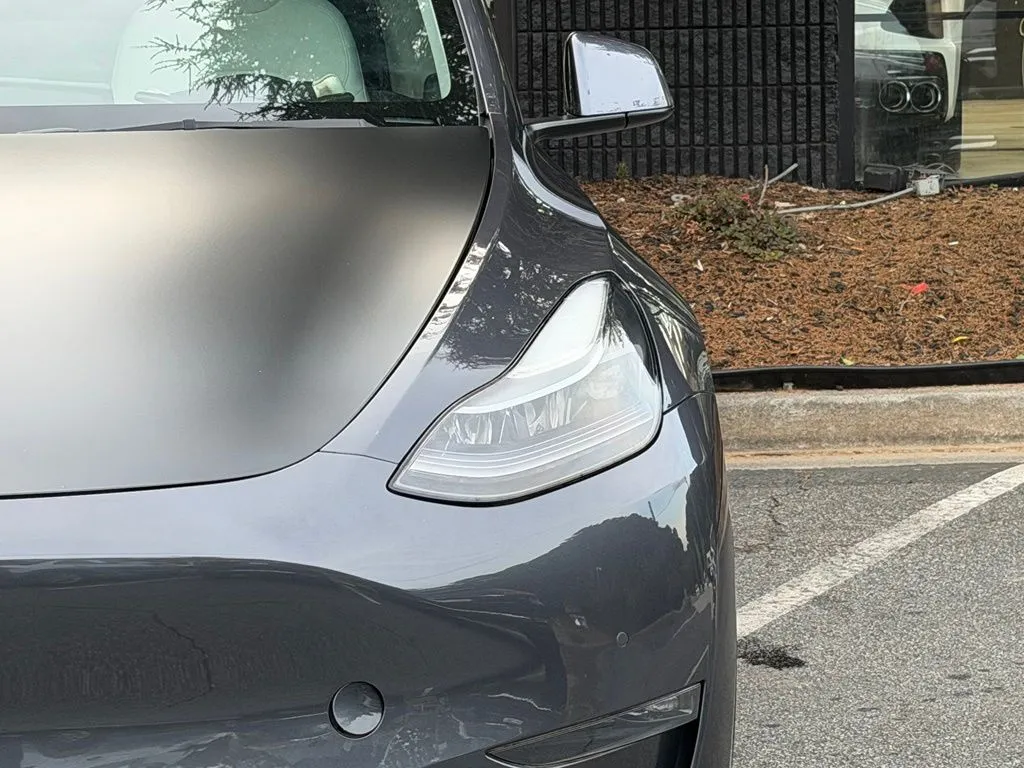 Tesla Model Y photo 5