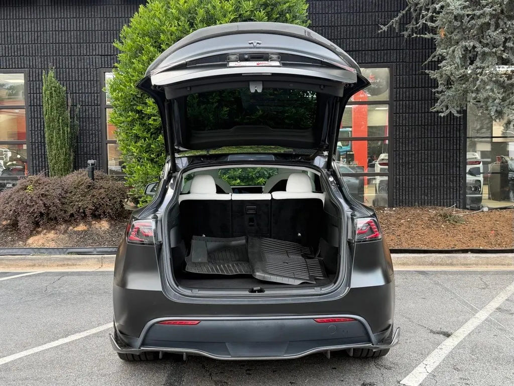Tesla Model Y photo 17