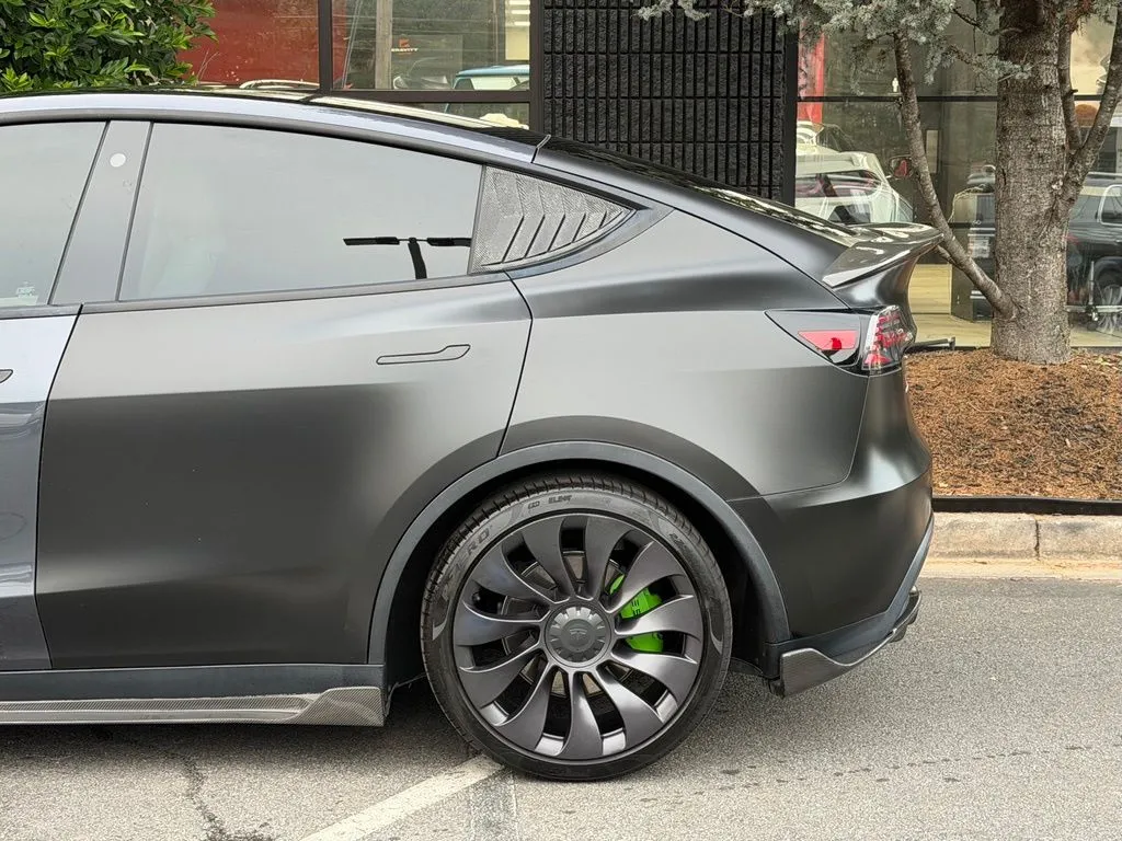 Tesla Model Y photo 11