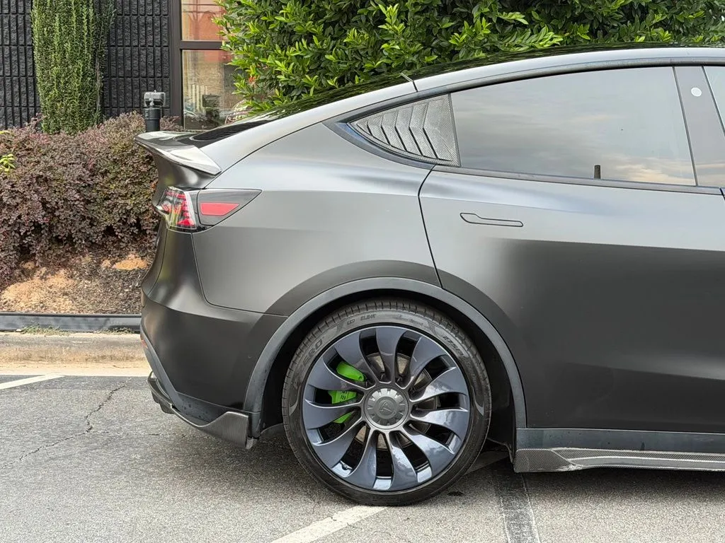 Tesla Model Y photo 22