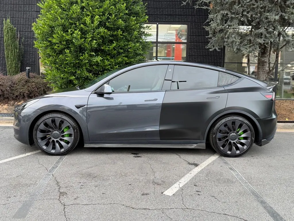 Tesla Model Y photo 9