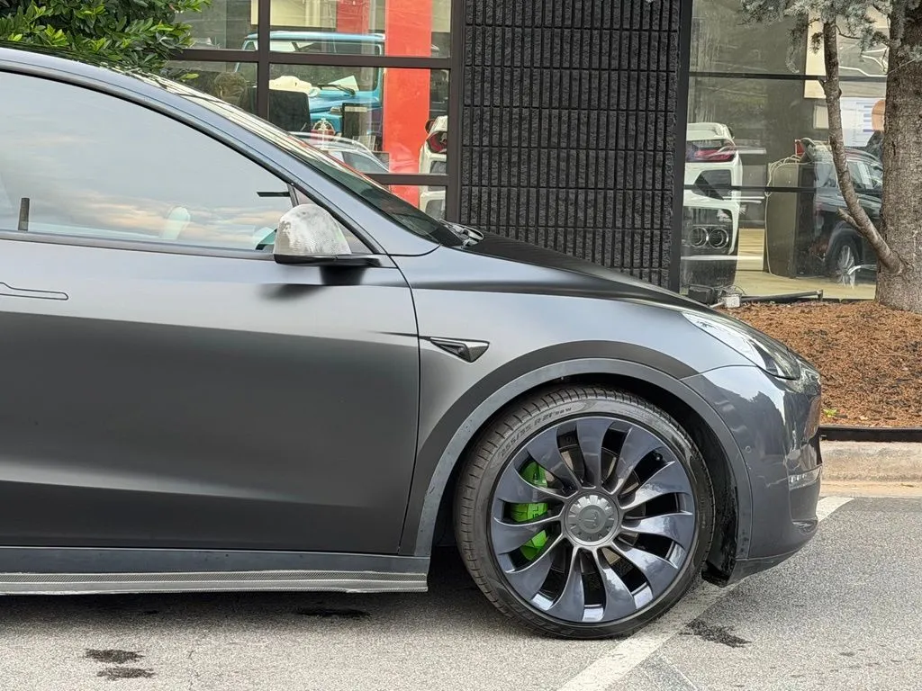 Tesla Model Y photo 23