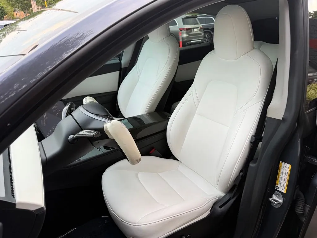 Tesla Model Y photo 25