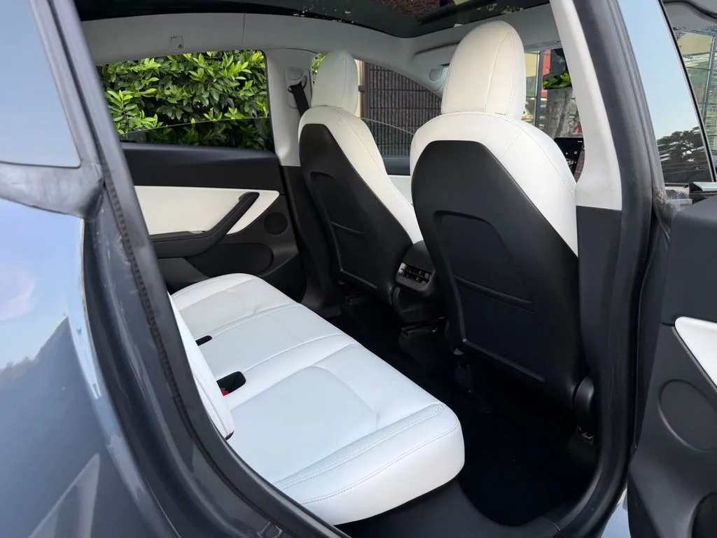 Tesla Model Y photo 34