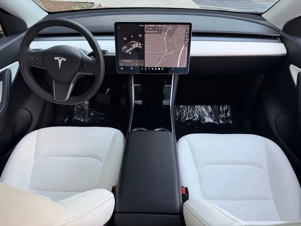 Tesla Model Y photo 36