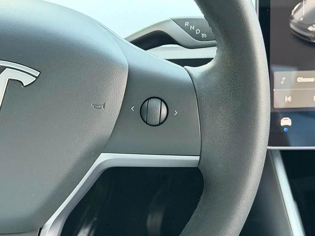 Tesla Model Y photo 41