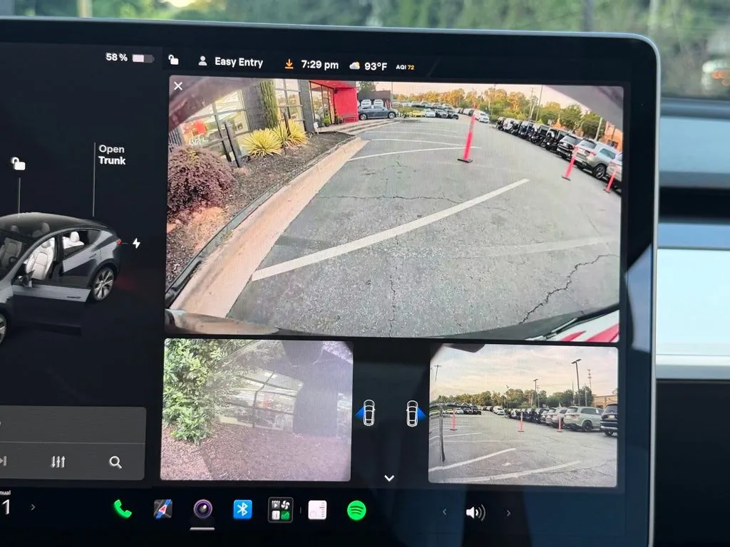 Tesla Model Y photo 47