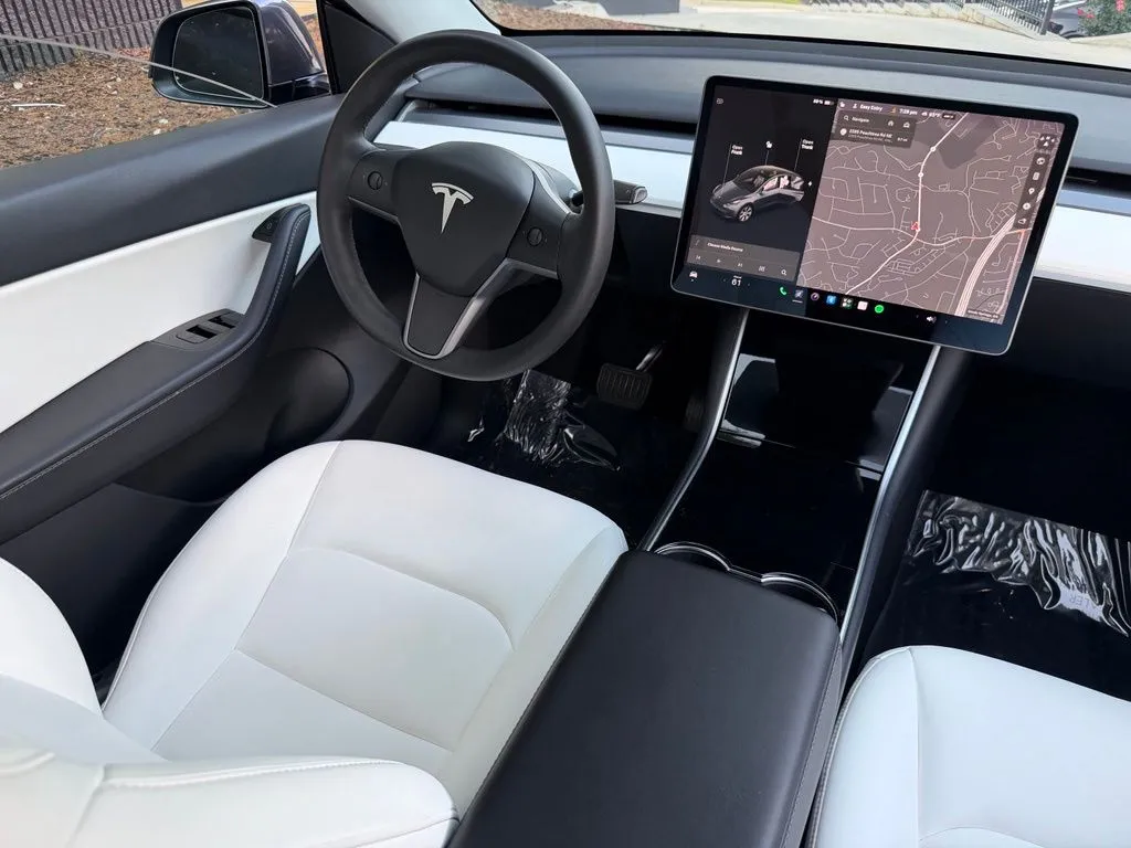 Tesla Model Y photo 37