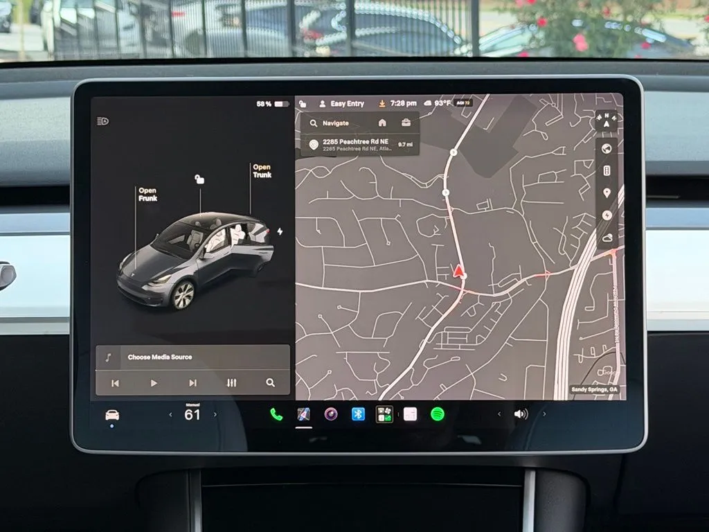 Tesla Model Y photo 42