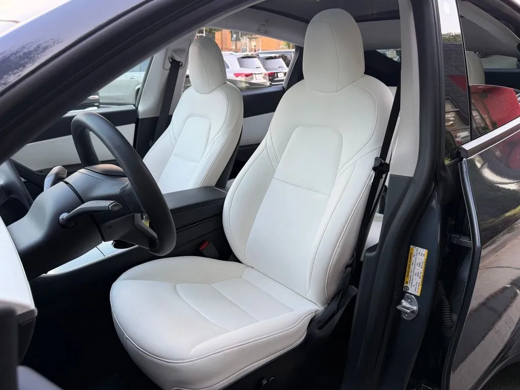 Tesla Model Y photo 22