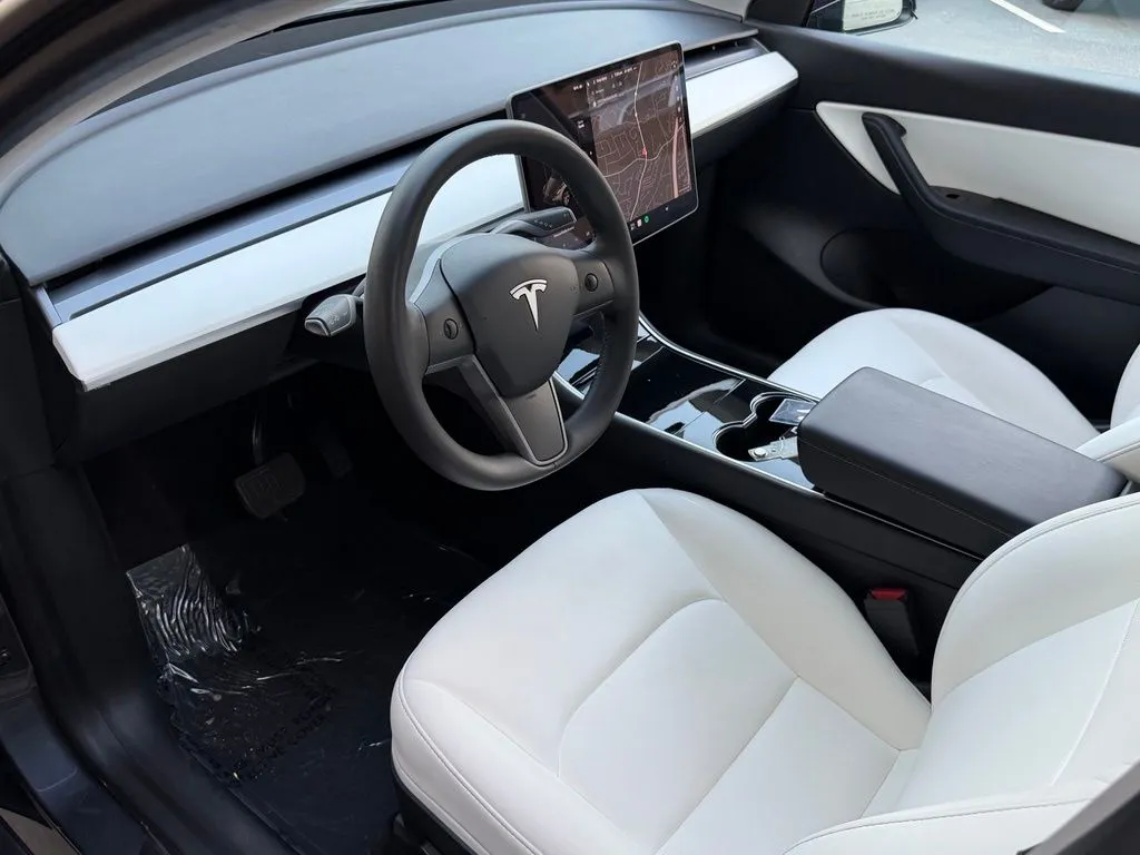 Tesla Model Y photo 20