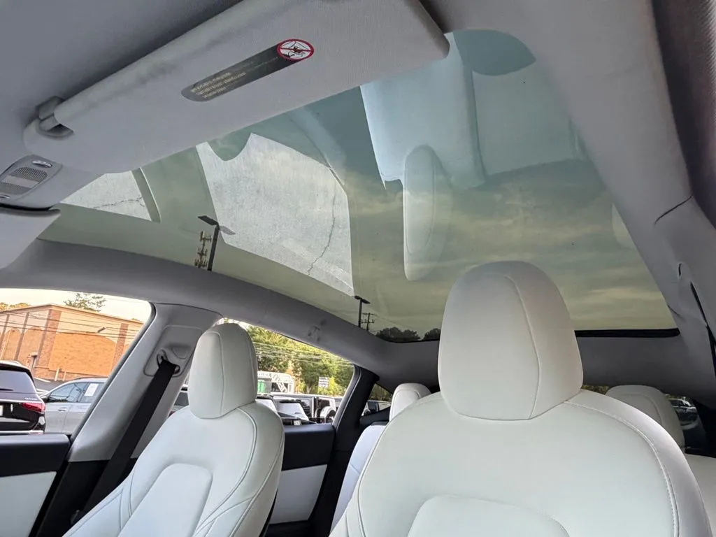 Tesla Model Y photo 46