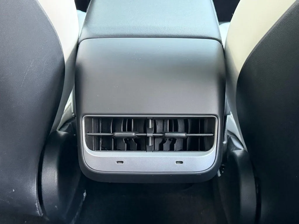 Tesla Model Y photo 45