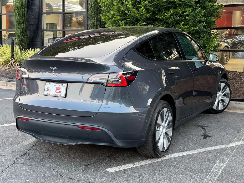 Tesla Model Y photo 12