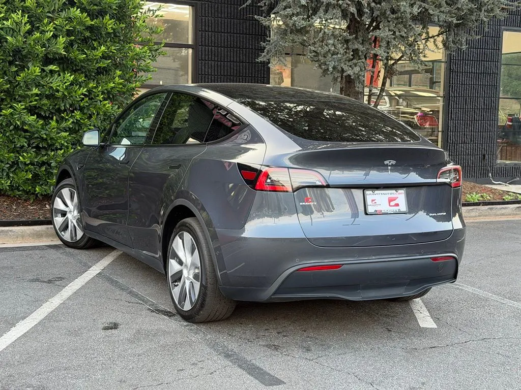 Tesla Model Y photo 18