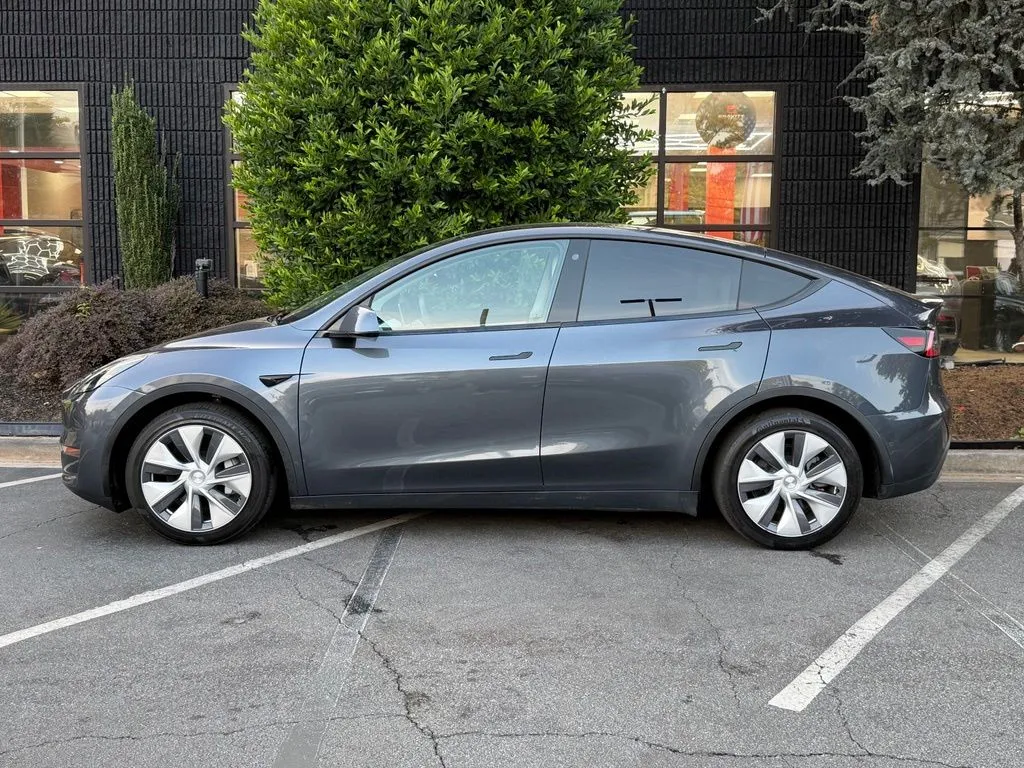 Tesla Model Y photo 9