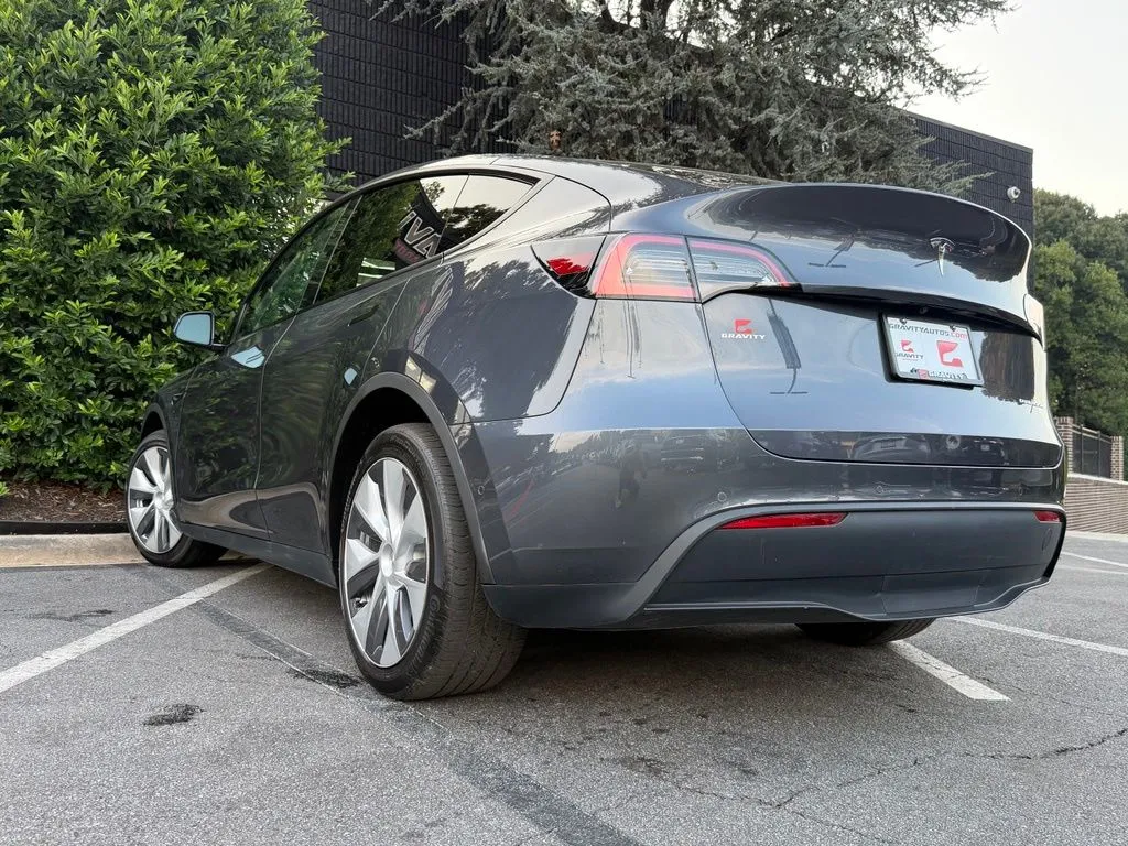 Tesla Model Y photo 19
