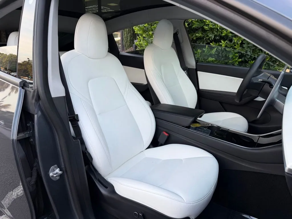 Tesla Model Y photo 30