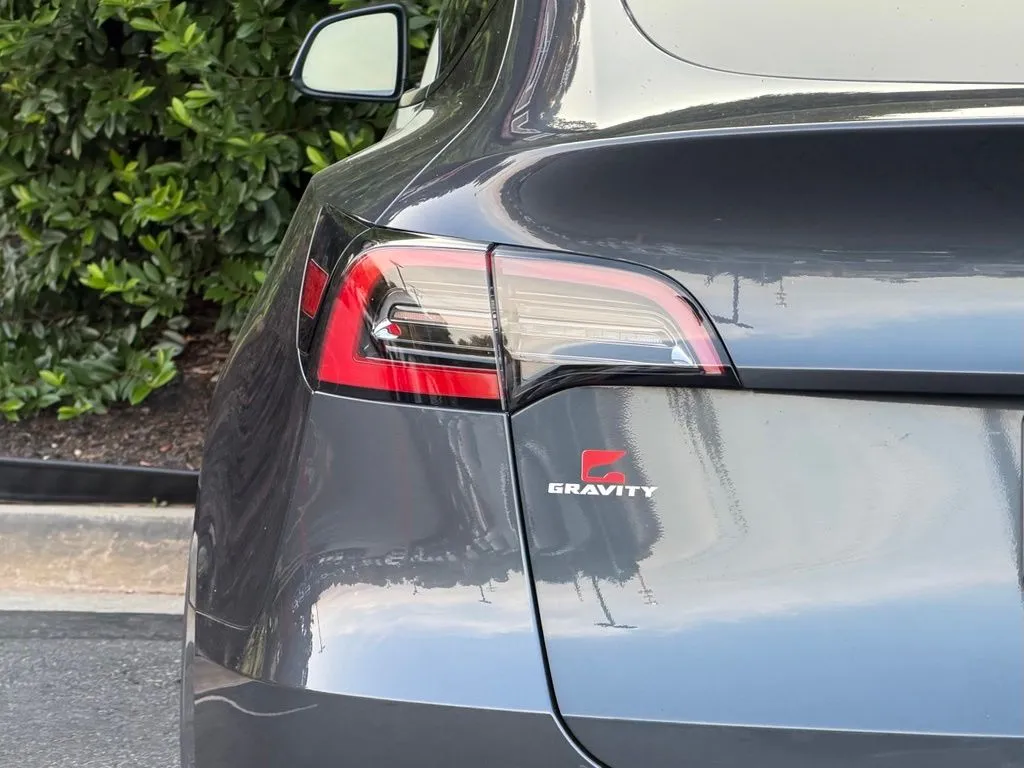 Tesla Model Y photo 15