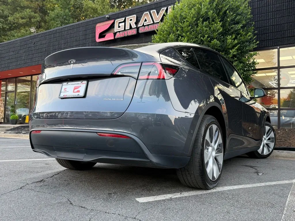 Tesla Model Y photo 13