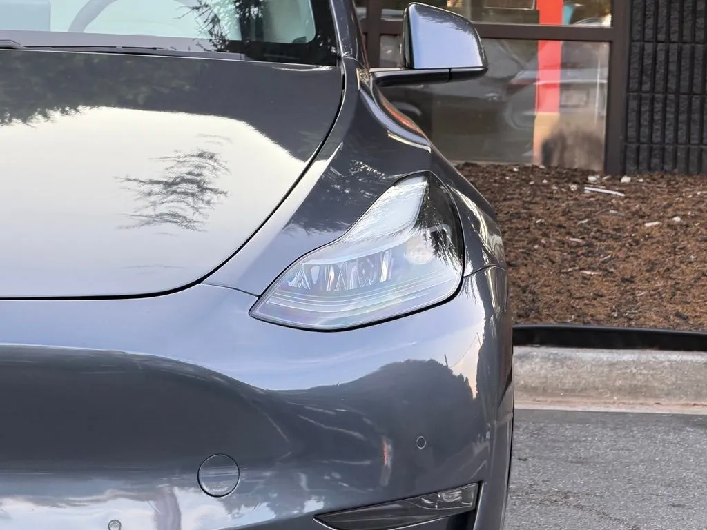 Tesla Model Y photo 5