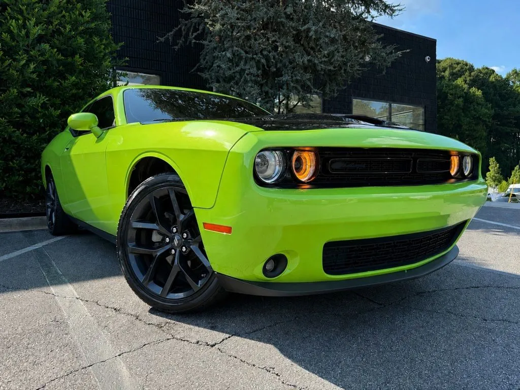 Dodge Challenger photo 8