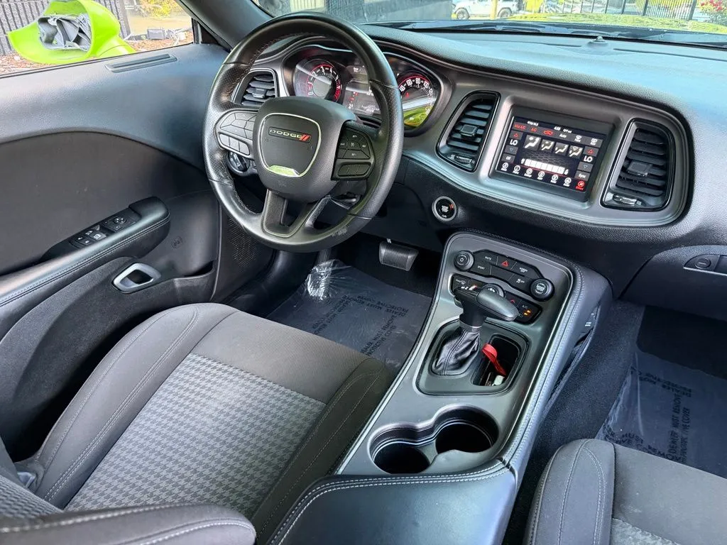 Dodge Challenger photo 39