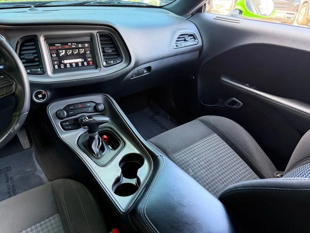 Dodge Challenger photo 40