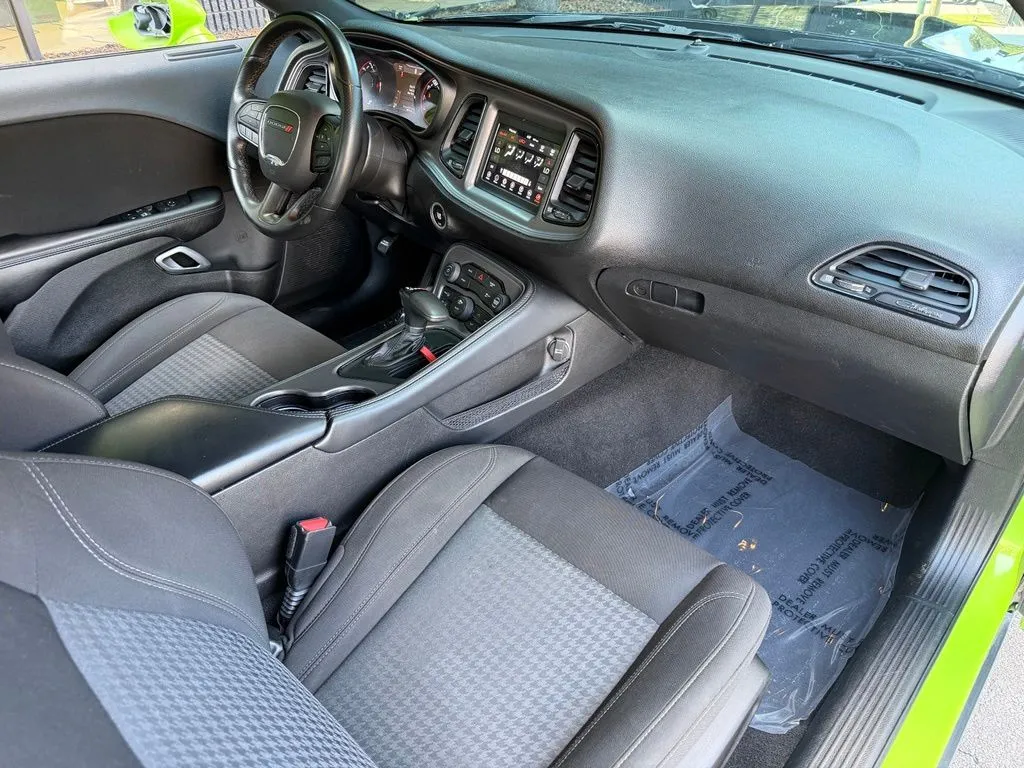 Dodge Challenger photo 32