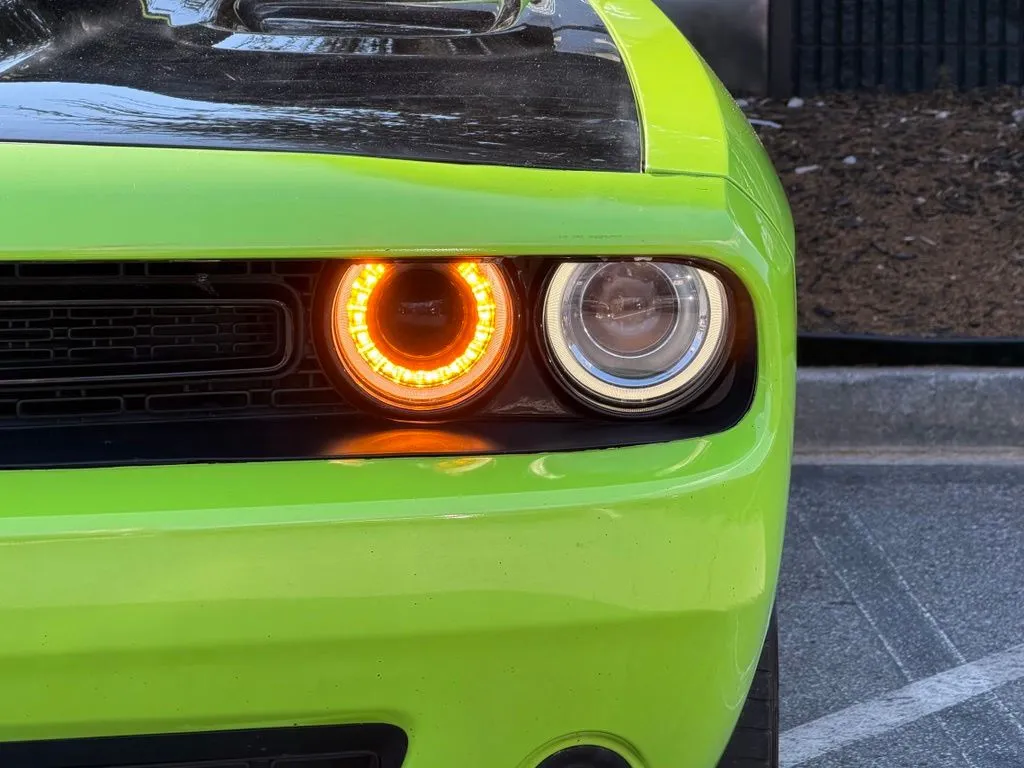 Dodge Challenger photo 6