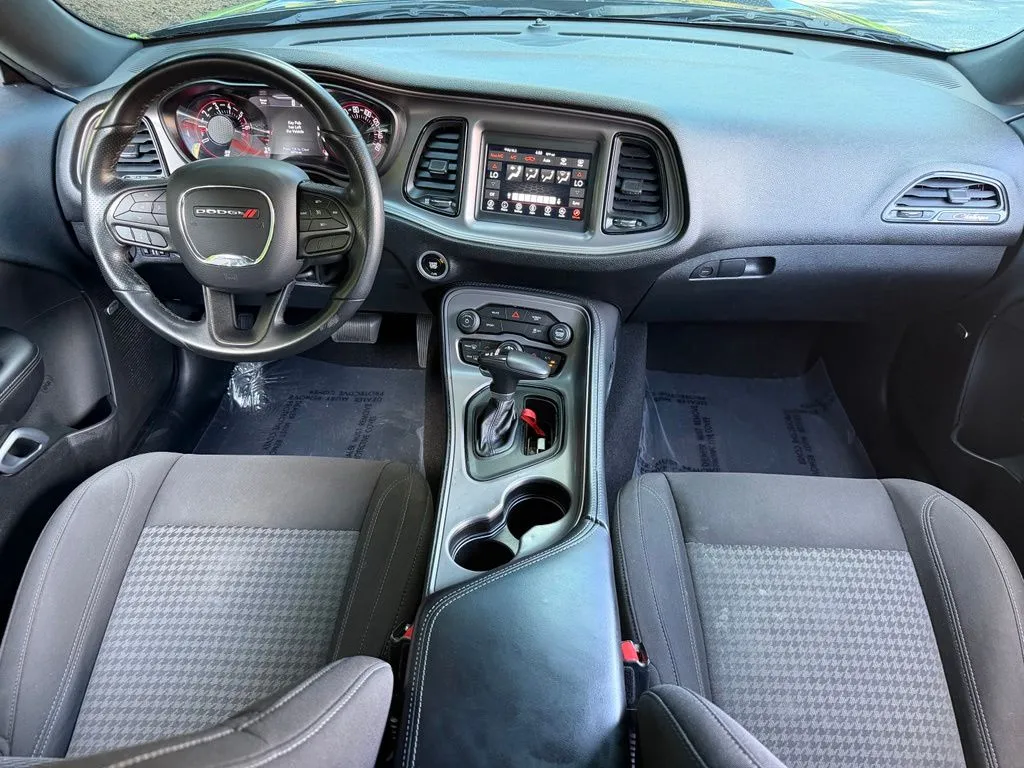 Dodge Challenger photo 38