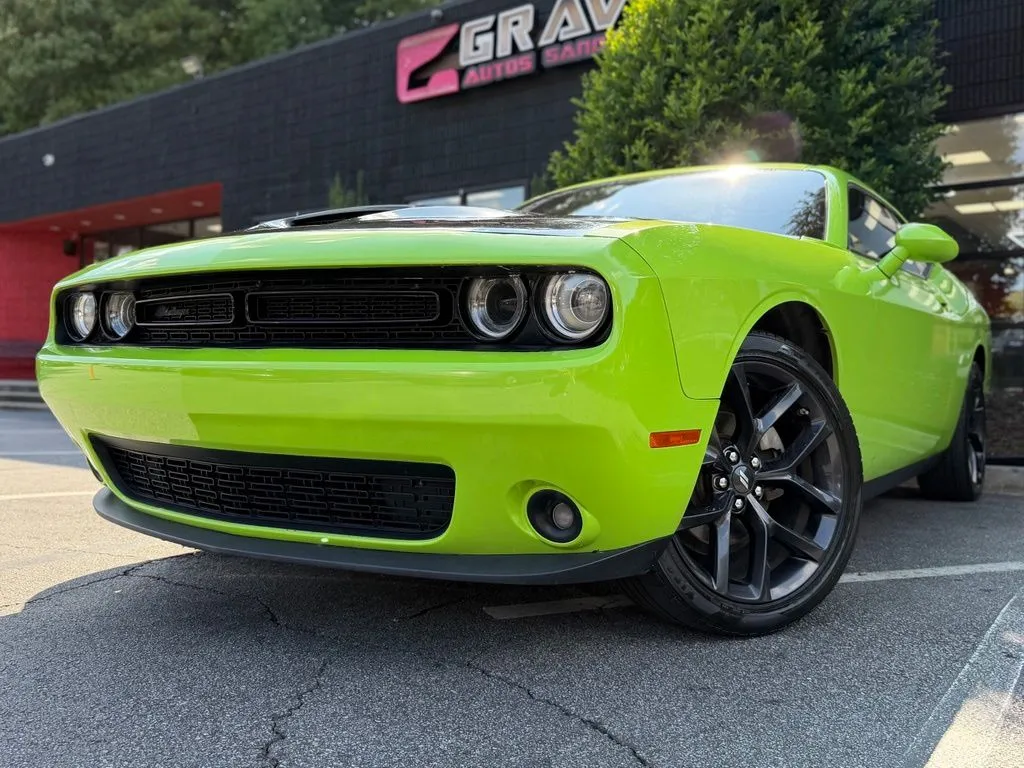 Dodge Challenger photo 2