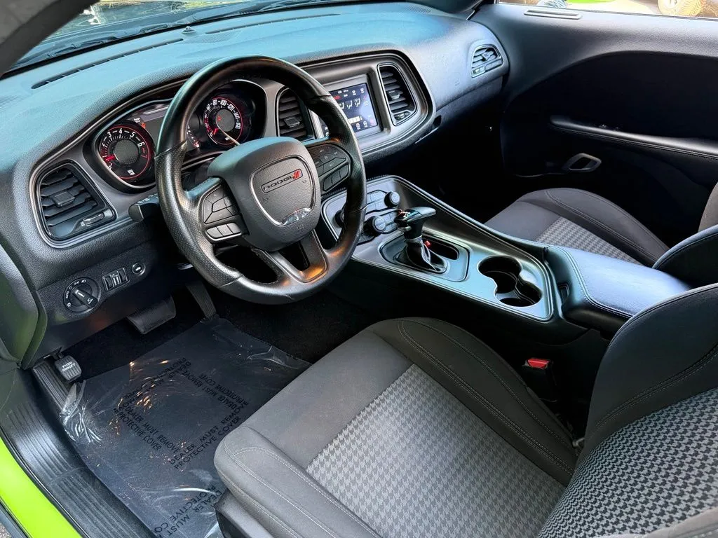 Dodge Challenger photo 24